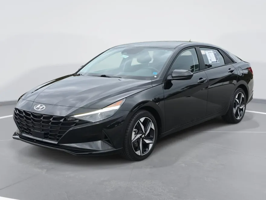2023 Hyundai Elantra SEL photo 1