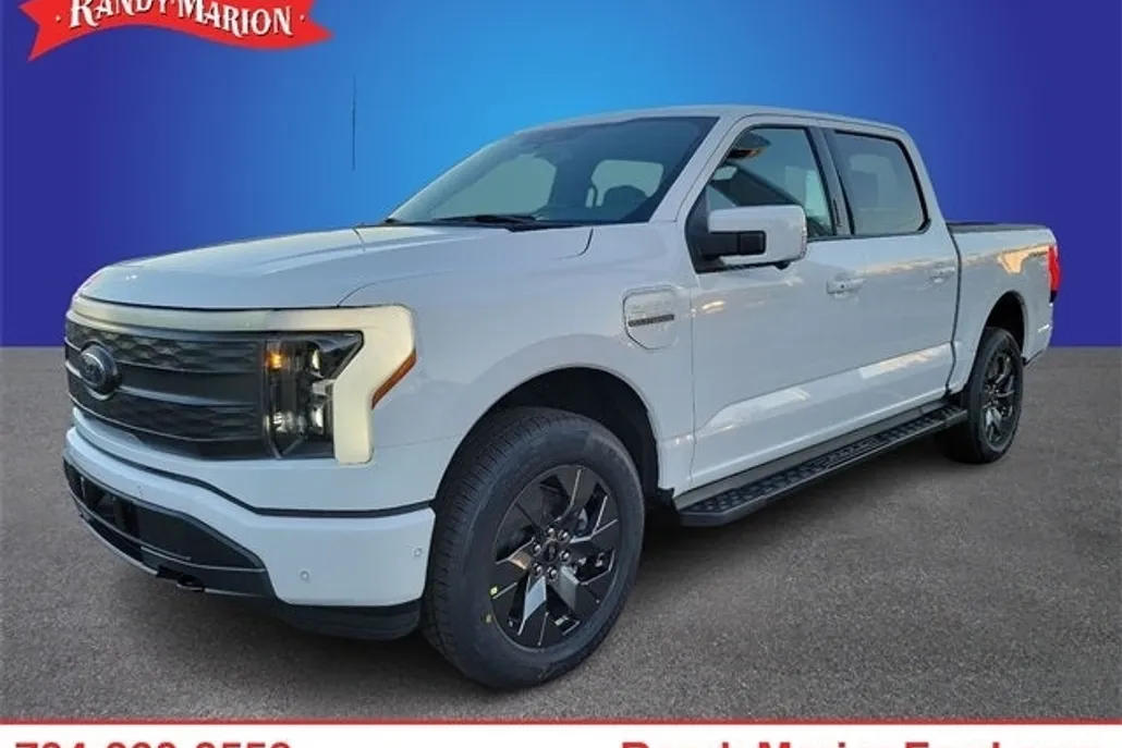 2023 Ford F-150 Lightning Lariat photo 1