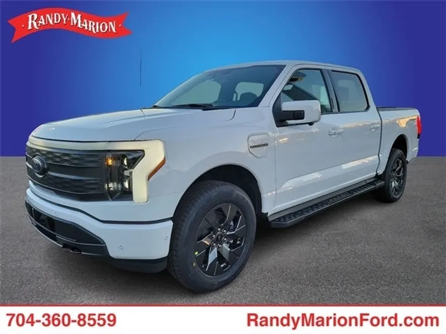 2023 Ford F-150 Lightning Lariat photo 1