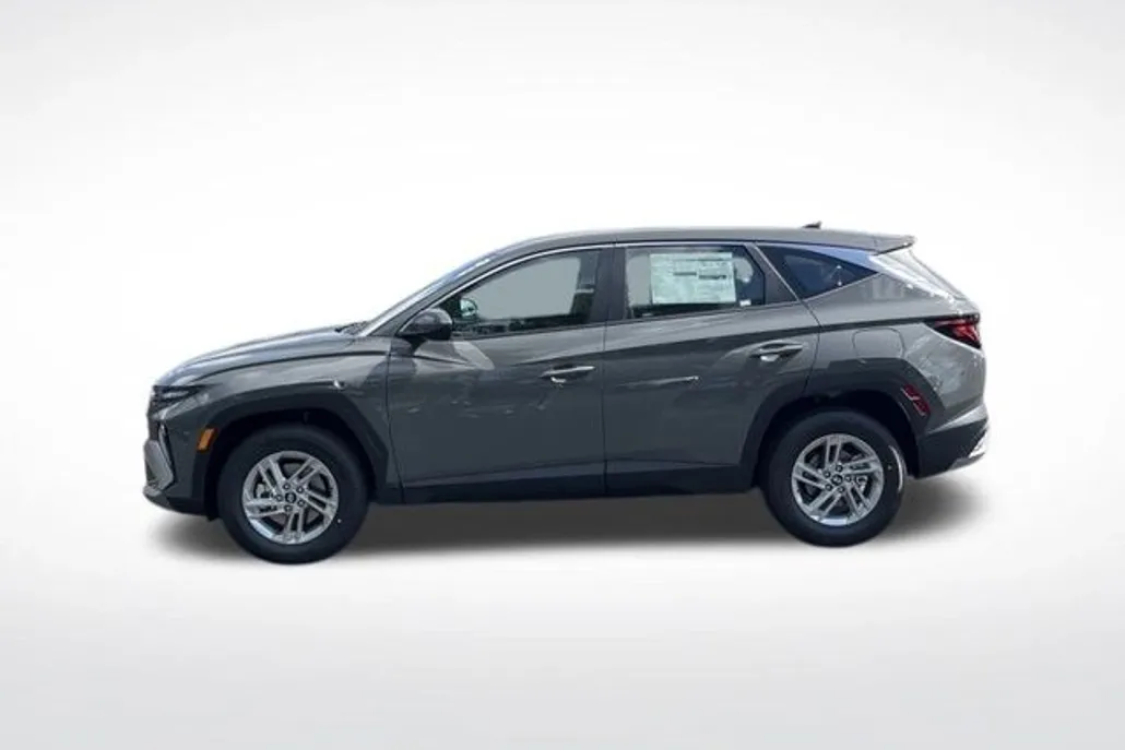 2025 Hyundai Tucson SE photo 1