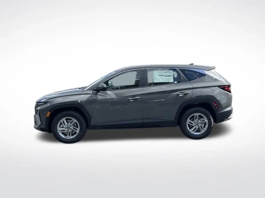 2025 Hyundai Tucson SE photo 1