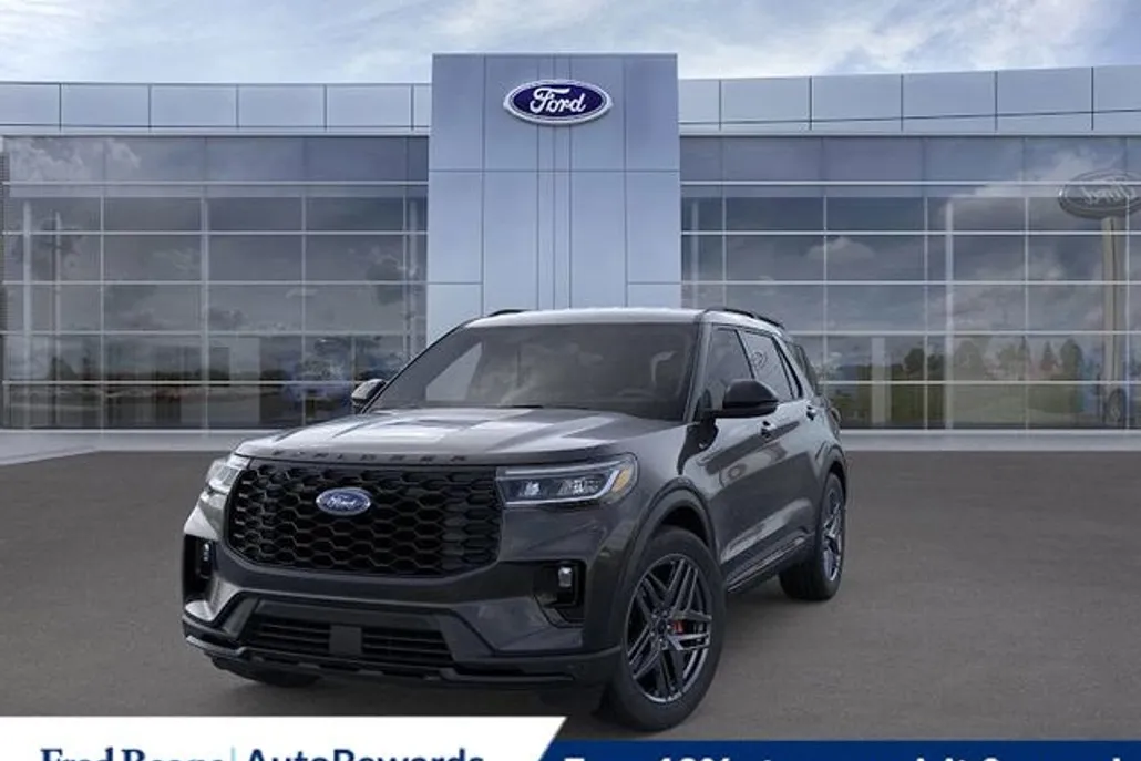 2025 Ford Explorer ST-Line photo 1