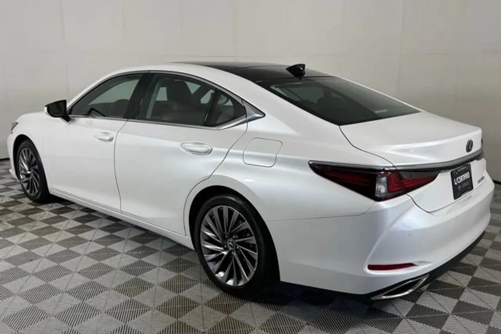 2021 Lexus ES 350 Ultra Luxury photo 1