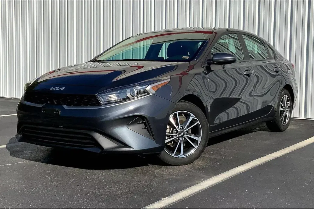 2024 Kia Forte LXS photo 1