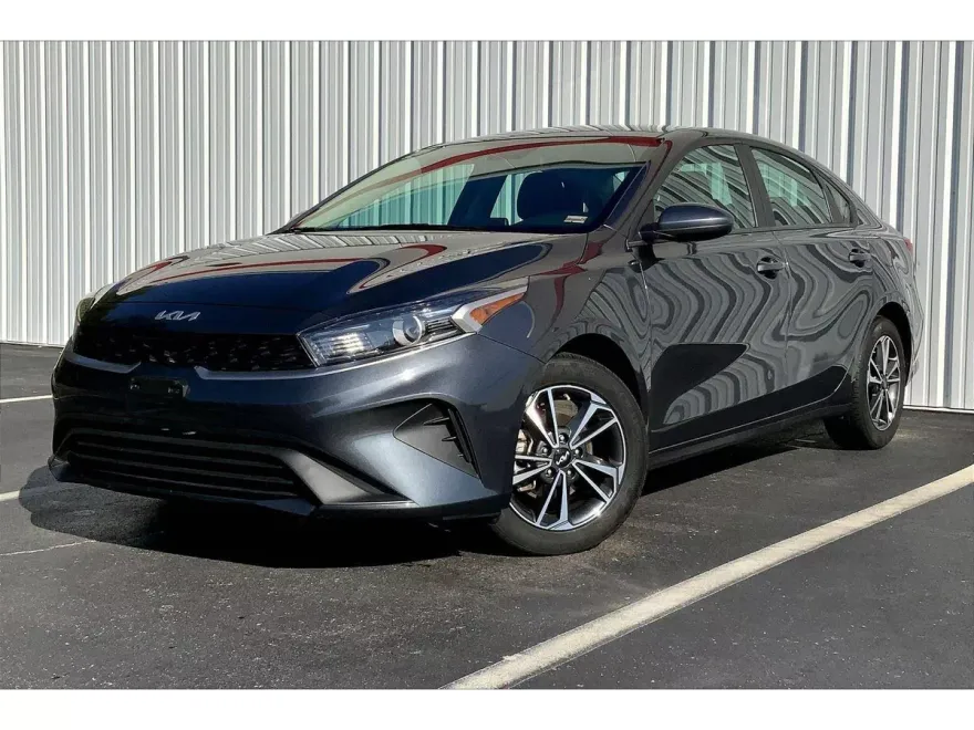 2024 Kia Forte LXS photo 1
