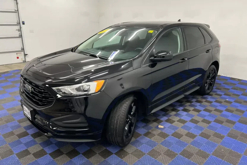 2024 Ford Edge SE photo 1