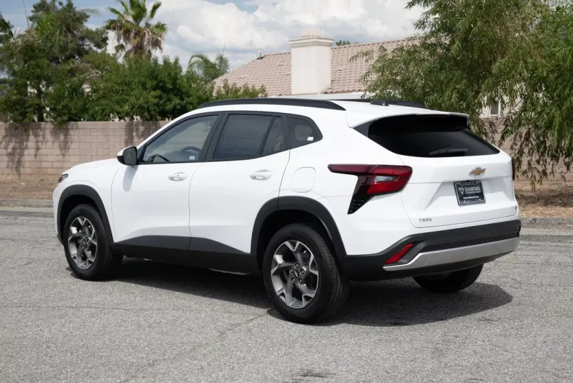 2026 Chevrolet Trax LT photo 1