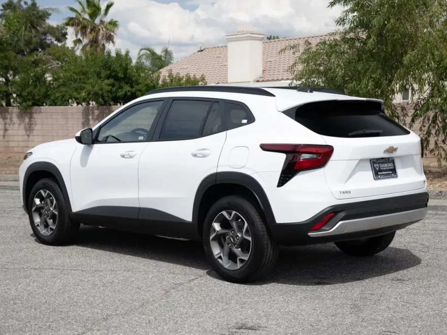 2026 Chevrolet Trax LT photo 1