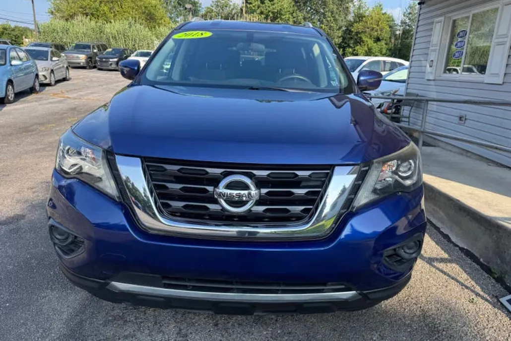 2018 Nissan Pathfinder SV photo 1