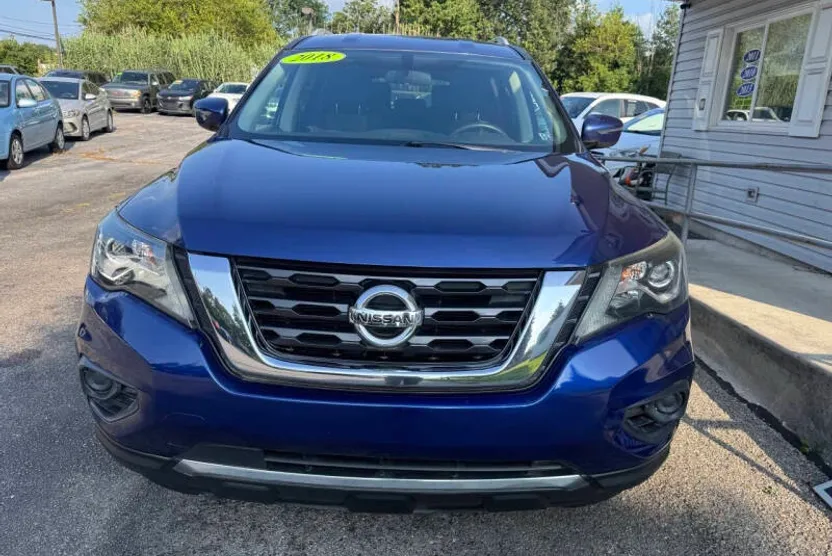 2018 Nissan Pathfinder SV photo 1