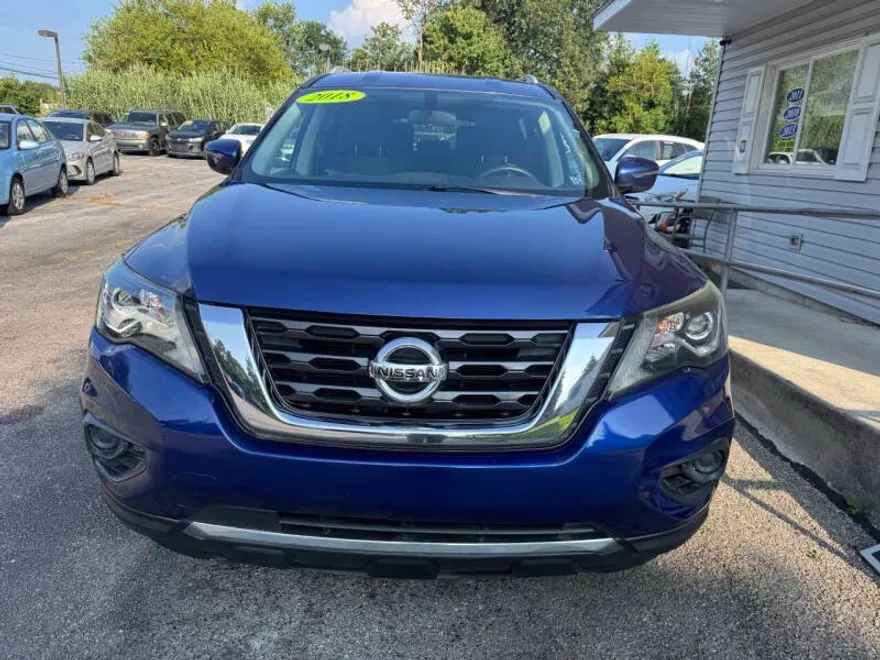 2018 Nissan Pathfinder SV photo 1