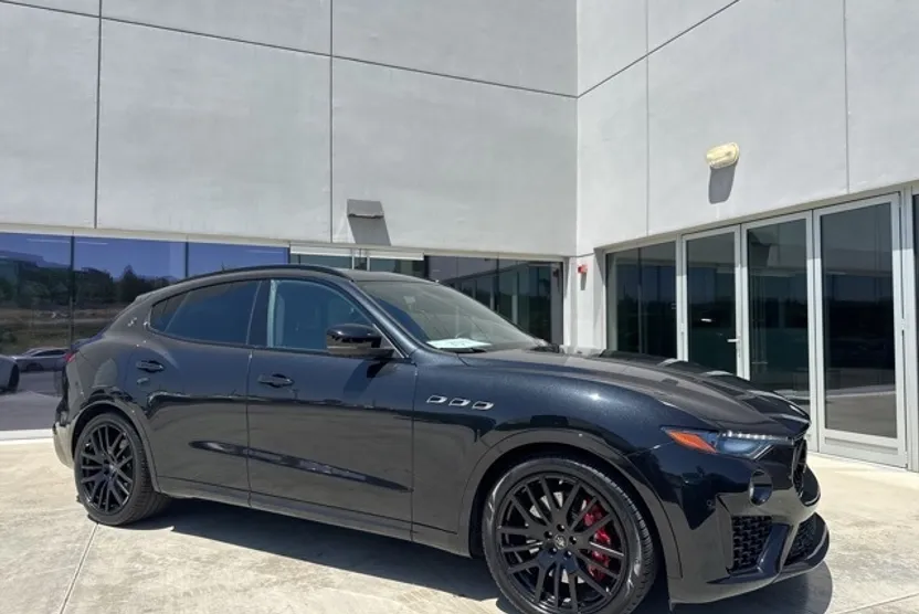 2021 Maserati Levante Base photo 1