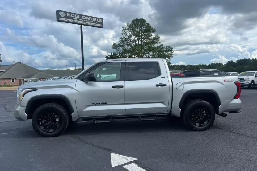2023 Toyota Tundra SR5 CrewMax photo 1
