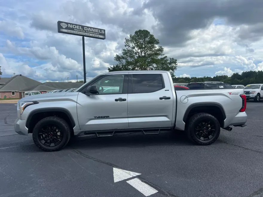 2023 Toyota Tundra SR5 CrewMax photo 1