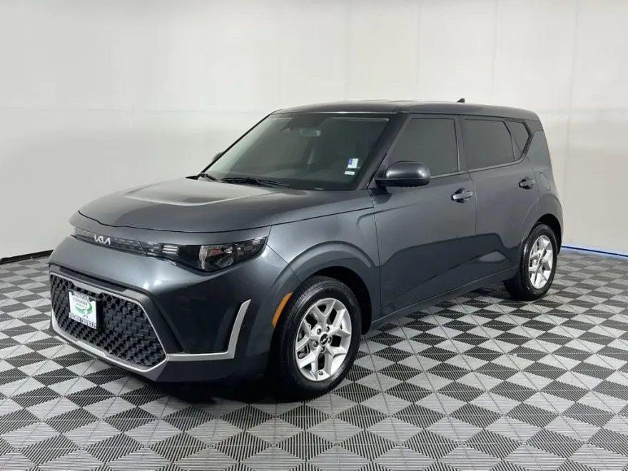 2023 Kia Soul LX photo 1