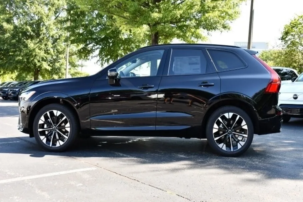 2026 Volvo XC60 B5 Plus photo 1