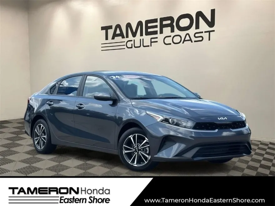 2024 Kia Forte LXS photo 1