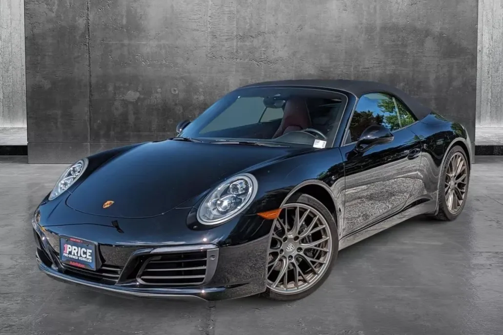 2017 Porsche 911 Cabriolet photo 1