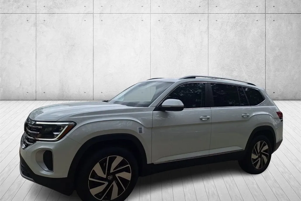 2025 Volkswagen Atlas SEL photo 1