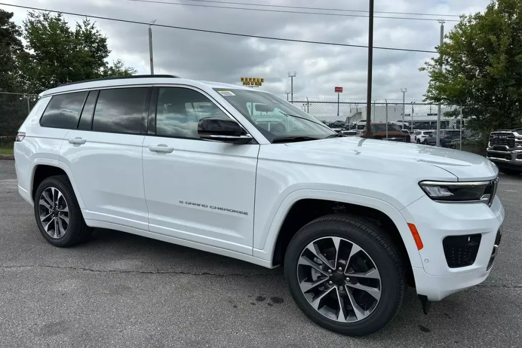 2025 Jeep Grand Cherokee Overland photo 1