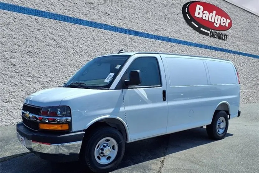 2025 Chevrolet Express Cargo 3500 photo 1