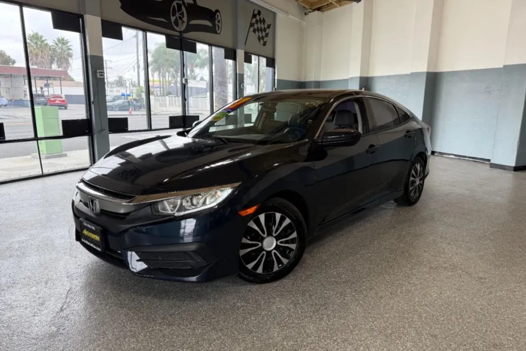 2017 Honda Civic LX photo 1