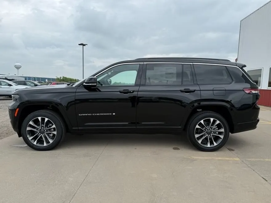 2025 Jeep Grand Cherokee Overland photo 8