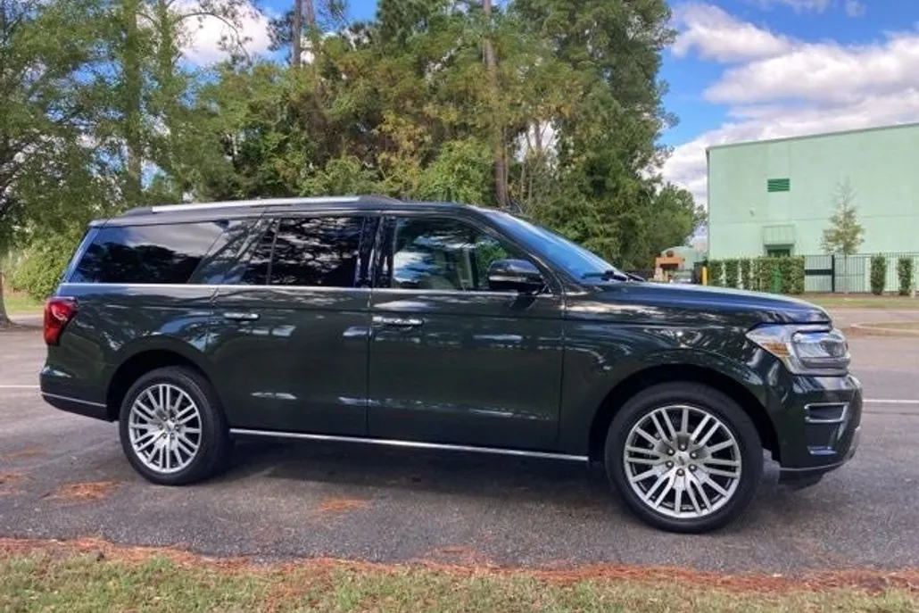 2022 Ford Expedition MAX Limited photo 1