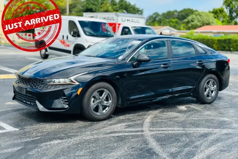 2023 Kia K5 LXS photo 1