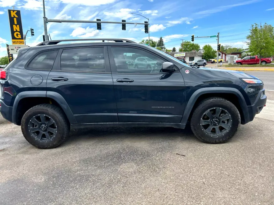 2017 Jeep Cherokee Trailhawk photo 2