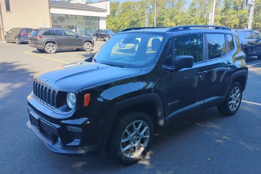 2022 Jeep Renegade Latitude photo 1