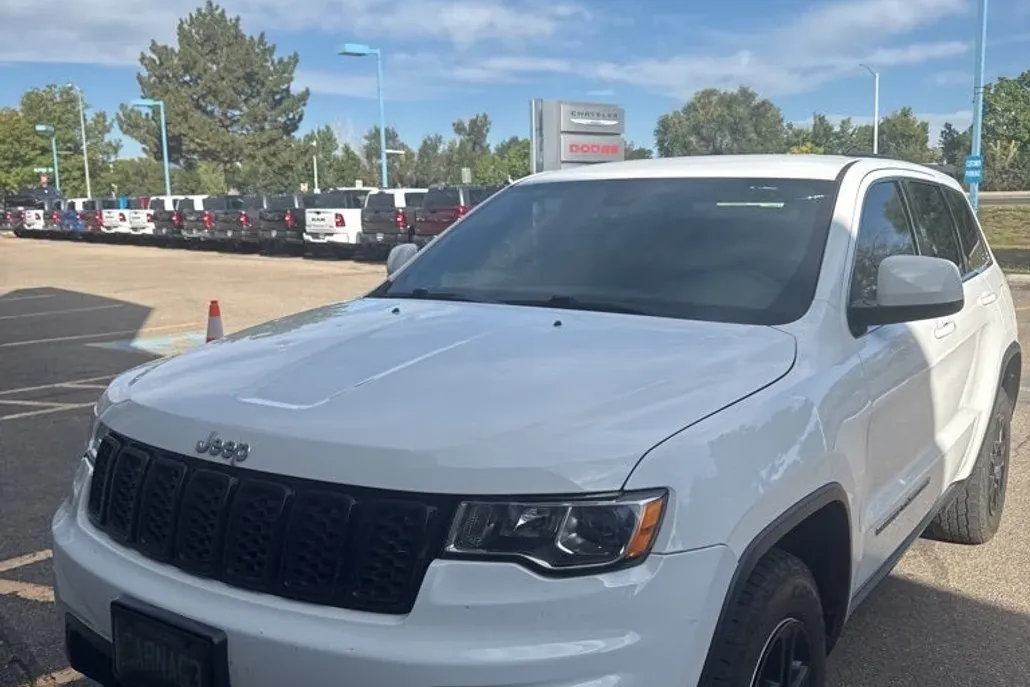 2017 Jeep Grand Cherokee Laredo photo 1