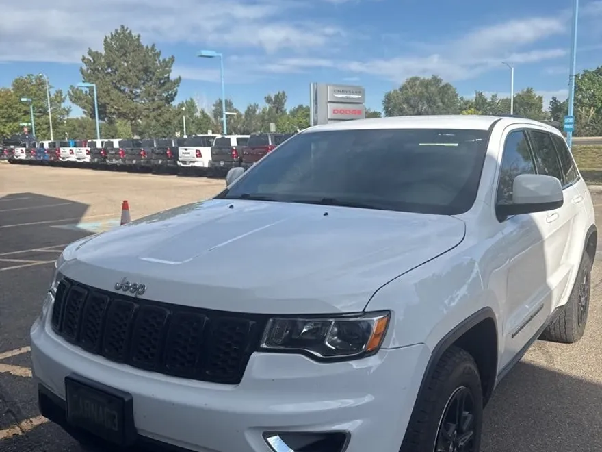 2017 Jeep Grand Cherokee Laredo photo 1
