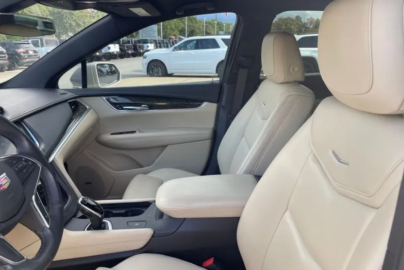2017 Cadillac XT5 Base photo 1