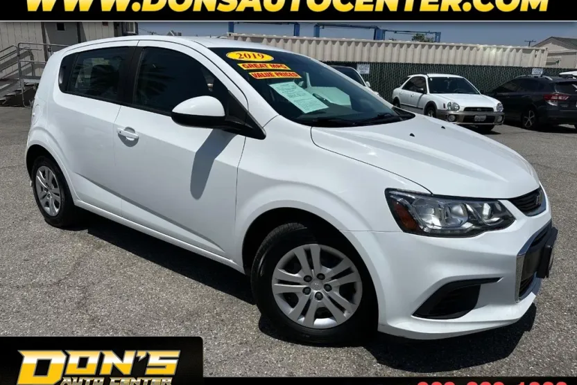 2019 Chevrolet Sonic LT photo 1