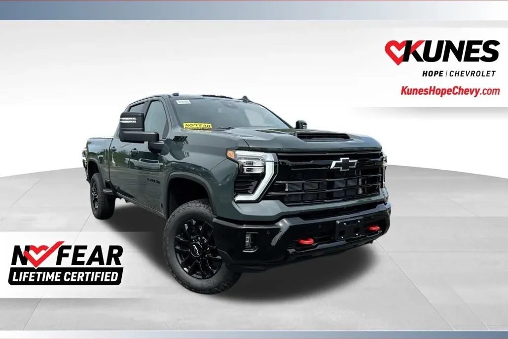 2025 Chevrolet Silverado 3500HD LT photo 1