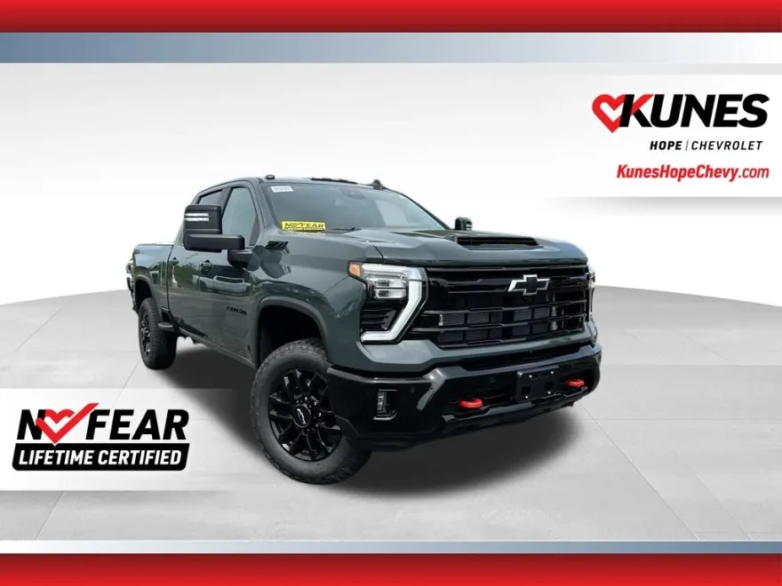 2025 Chevrolet Silverado 3500HD LT photo 1