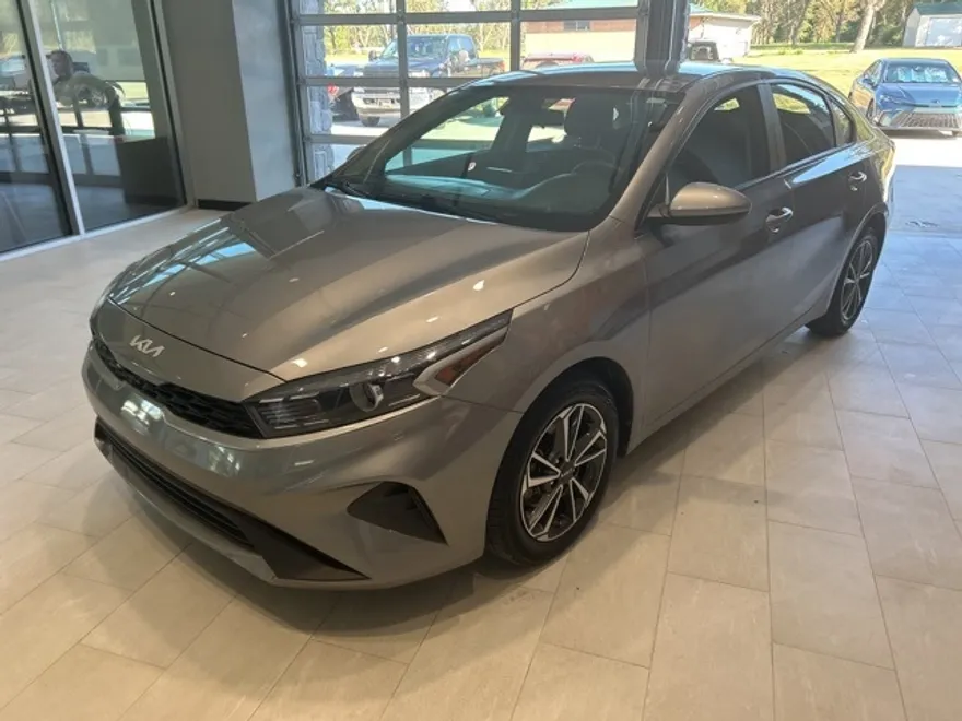 2023 Kia Forte LXS photo 1