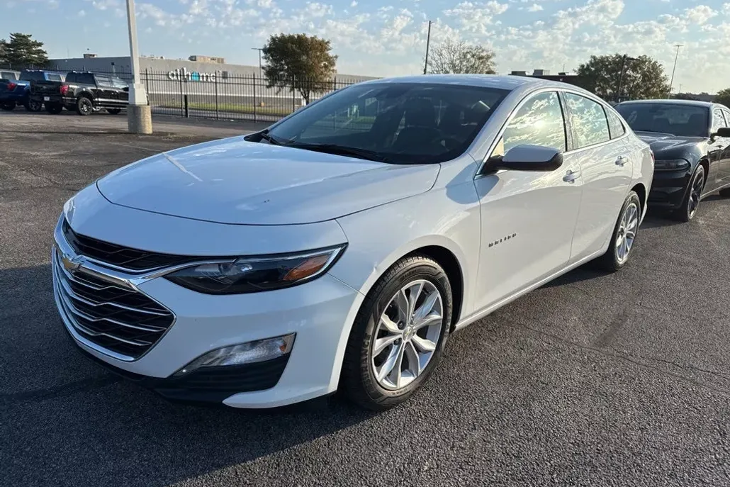 2023 Chevrolet Malibu 1LT photo 1