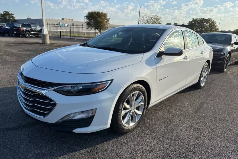 2023 Chevrolet Malibu 1LT photo 1