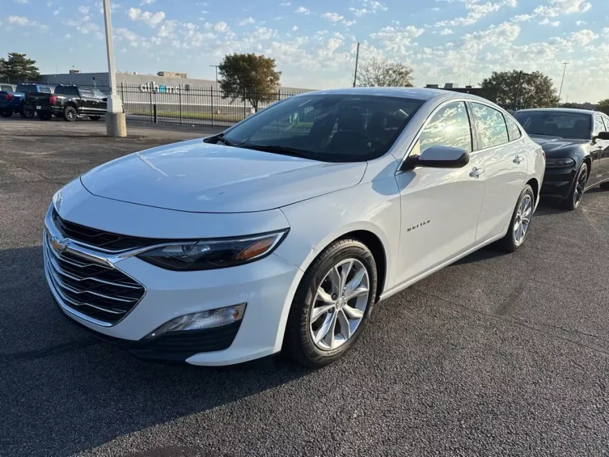 2023 Chevrolet Malibu 1LT photo 1