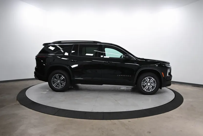 2025 Chevrolet Traverse 1LT photo 1