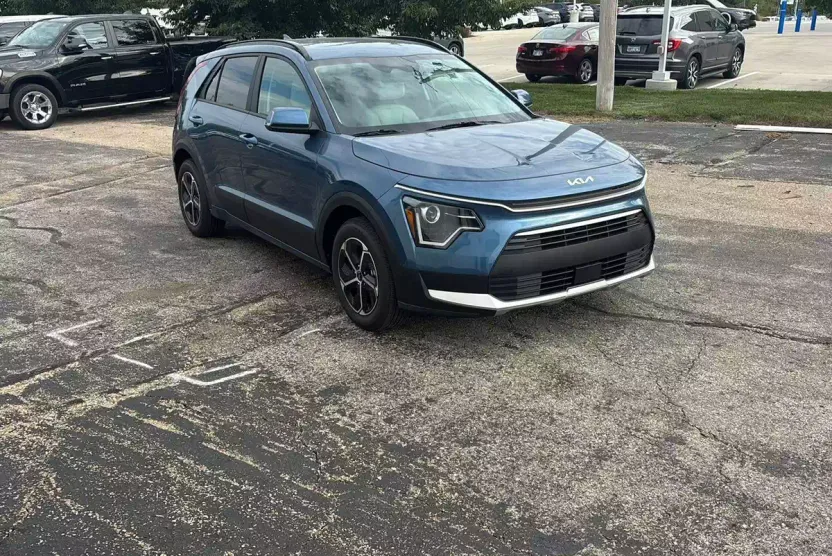 2025 Kia Niro EX photo 1