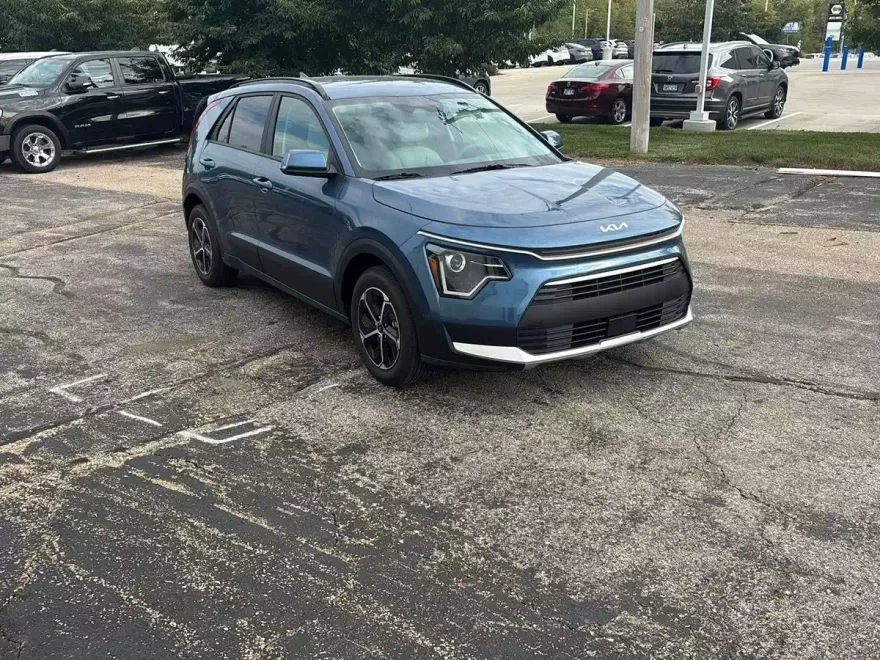 2025 Kia Niro EX photo 1