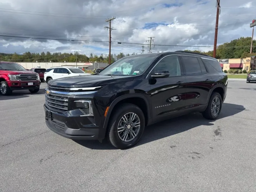 2025 Chevrolet Traverse 2LT photo 1