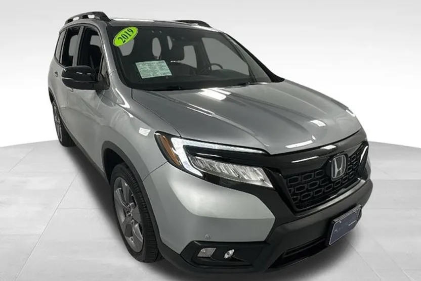 2019 Honda Passport Touring photo 1
