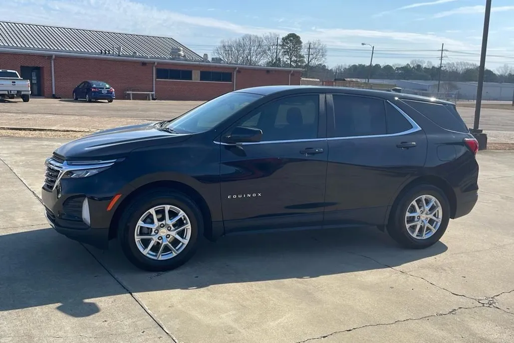 2022 Chevrolet Equinox LT photo 1