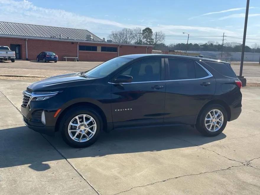 2022 Chevrolet Equinox LT photo 1
