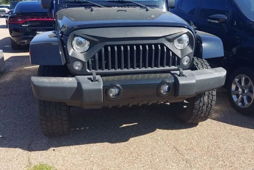 2017 Jeep Wrangler Unlimited Sahara photo 1