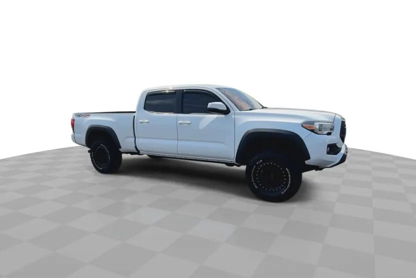 2019 Toyota Tacoma TRD Sport photo 1